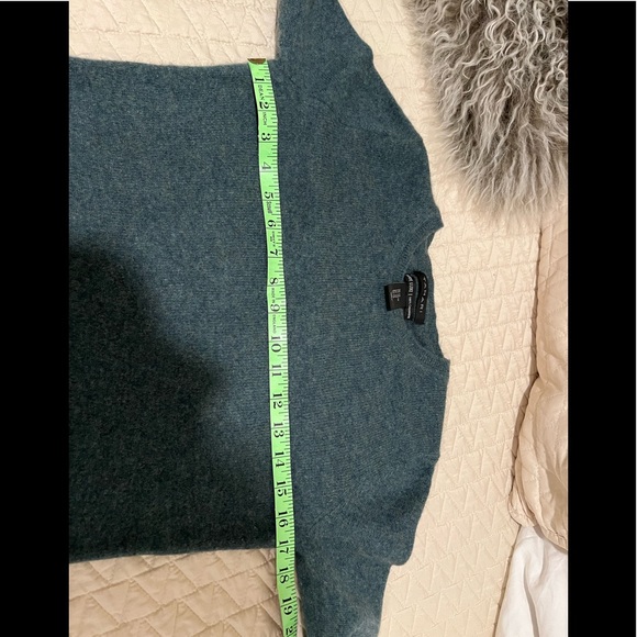 TAHARI 100% Cashmere dark green color sweater! - Picture 6 of 7
